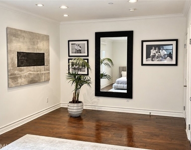 122 N Clark Drive - Photo Thumbnail 10
