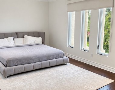 122 N Clark Drive - Photo Thumbnail 8