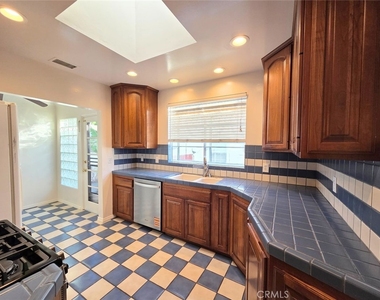 152 Granada Avenue - Photo Thumbnail 11