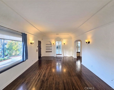 152 Granada Avenue - Photo Thumbnail 5