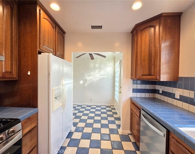 152 Granada Avenue - Photo Thumbnail 10