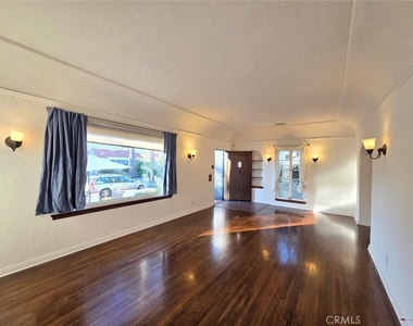 152 Granada Avenue - Photo Thumbnail 3