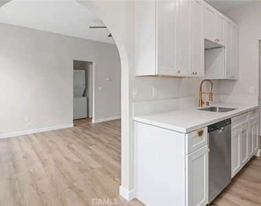 1829 E 4th St - Photo Thumbnail 6