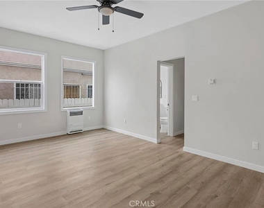 1829 E 4th St - Photo Thumbnail 2