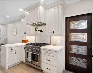 5010 Elmwood - Photo Thumbnail 3