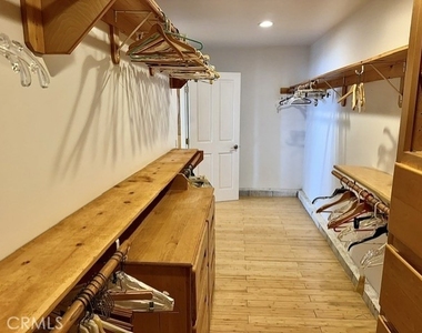 1361 W 35th Street - Photo Thumbnail 14