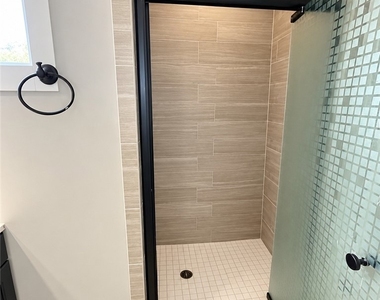 1520 Beech Avenue - Photo Thumbnail 4
