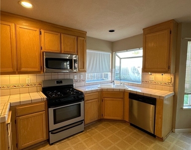 1115 Sage Hill Drive - Photo Thumbnail 8