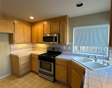 1115 Sage Hill Drive - Photo Thumbnail 7