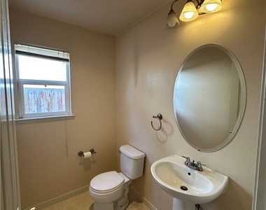 1115 Sage Hill Drive - Photo Thumbnail 17