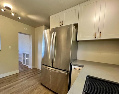 2820 Highlands Boulevard - Photo Thumbnail 5