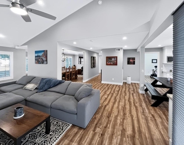 3701 Catalina Drive - Photo Thumbnail 15
