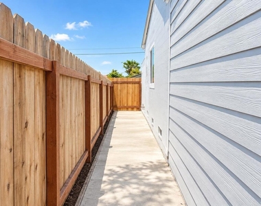 501 43rd Street - Photo Thumbnail 28