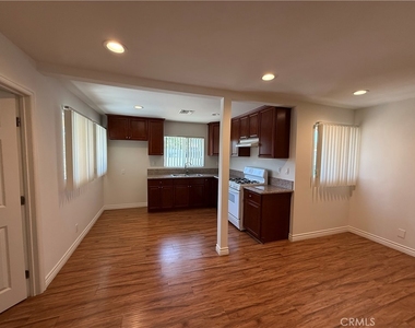 465 N Marengo Avenue - Photo Thumbnail 4