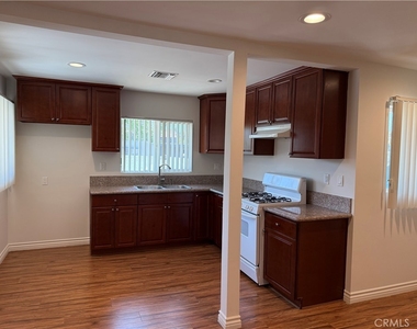 465 N Marengo Avenue - Photo Thumbnail 5