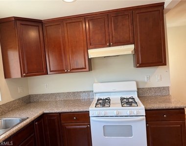 465 N Marengo Avenue - Photo Thumbnail 12
