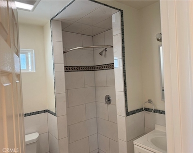 465 N Marengo Avenue - Photo Thumbnail 10