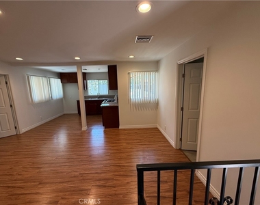 465 N Marengo Avenue - Photo Thumbnail 3