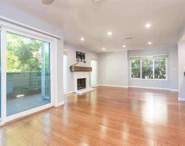 11818 Moorpark Street - Photo Thumbnail 6