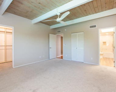 11818 Moorpark Street - Photo Thumbnail 21