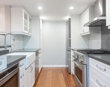 11818 Moorpark Street - Photo Thumbnail 10
