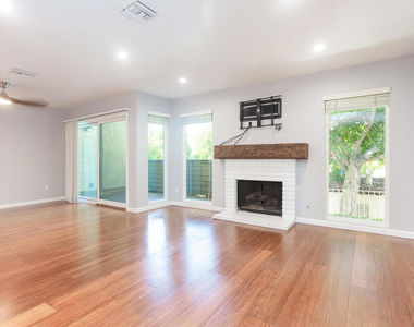 11818 Moorpark Street - Photo Thumbnail 5
