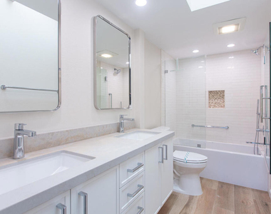 11818 Moorpark Street - Photo Thumbnail 23