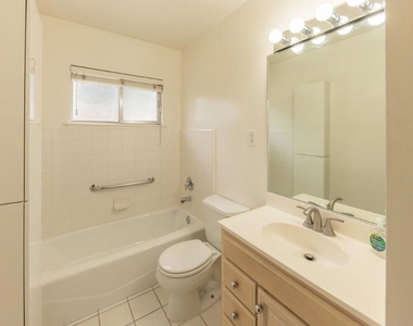 749 N Sanchez Street - Photo Thumbnail 12