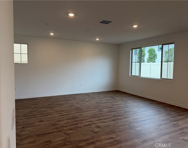 9549 Zion Avenue - Photo Thumbnail 7