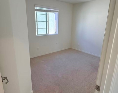 3151 E Olympic - Photo Thumbnail 13