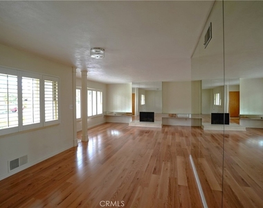 6470 Palm Avenue - Photo Thumbnail 2