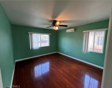 2205 W Victoria - Photo Thumbnail 12