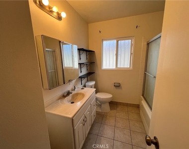 2205 W Victoria - Photo Thumbnail 17
