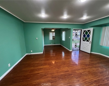 2205 W Victoria - Photo Thumbnail 2