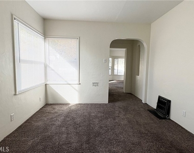 604 N Campus Avenue - Photo Thumbnail 10