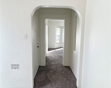 604 N Campus Avenue - Photo Thumbnail 12