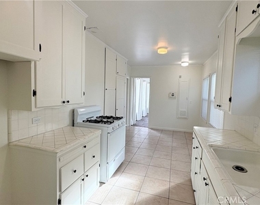 604 N Campus Avenue - Photo Thumbnail 5