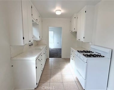604 N Campus Avenue - Photo Thumbnail 8
