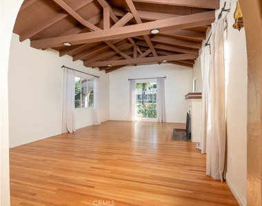 395 Adams Avenue - Photo Thumbnail 5