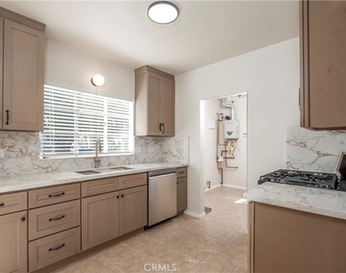 395 Adams Avenue - Photo Thumbnail 24