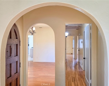 395 Adams Avenue - Photo Thumbnail 10