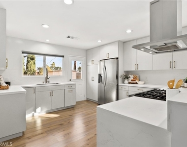 10000 Amestoy Avenue - Photo Thumbnail 9
