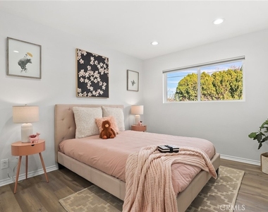10000 Amestoy Avenue - Photo Thumbnail 17