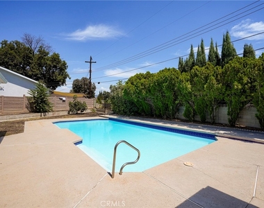 10000 Amestoy Avenue - Photo Thumbnail 22