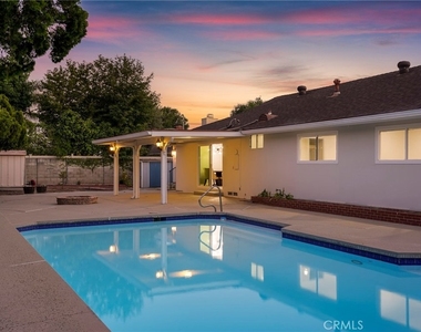 10000 Amestoy Avenue - Photo Thumbnail 25