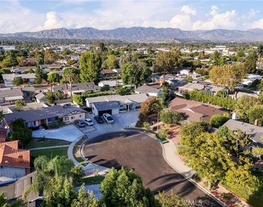 10000 Amestoy Avenue - Photo Thumbnail 26