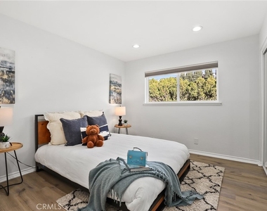 10000 Amestoy Avenue - Photo Thumbnail 16