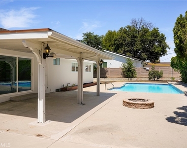 10000 Amestoy Avenue - Photo Thumbnail 21