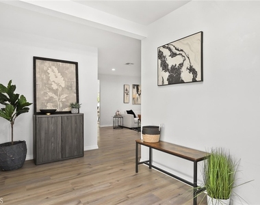 10000 Amestoy Avenue - Photo Thumbnail 4