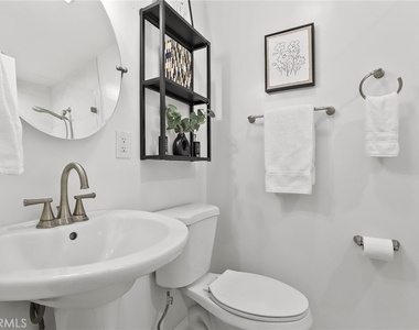 10000 Amestoy Avenue - Photo Thumbnail 14